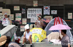 [잠실 참정권 집회] '체육단체 출입' 놓고 의견 분분… "증거 보존" vs "...

[천지일보=김민희 기자]“시민들은 선거 과정에서 잘못된 
