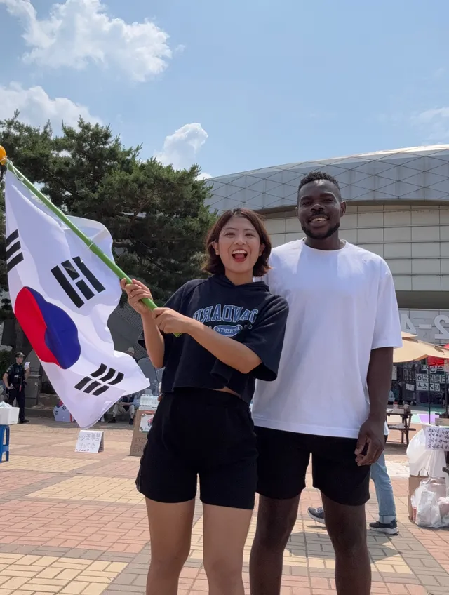 남편과 함께 잠실 민주화운동 현장에 다녀왔습니다.
이번 지방선거를 보며 참정권과 민주주의의 의미를 다시 생각하게 되었습니다.
정치적 입장을 떠나