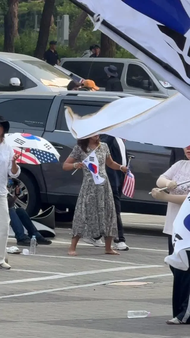 멸공🇰🇷🇺🇸🫡🙏🏻 ㅋㅋㅋㅋㅋㅋㅋㅋㅋ
아줌마 열정적이다 끝까지 해주세요🙏🏻🫡 아줌마 나만 보이나 ㅋㅋㅋㅋㅋㅋㅋㅋㅋ