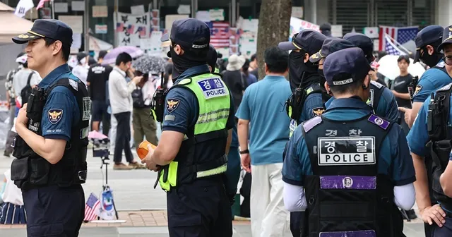 "장발 경찰, 중국 공안이냐?"...논란 커지자 결국 경찰청이 발송한 '공문...

장발·염색 경찰관 의혹 확산, 신뢰 vs 개성 사이의 갈등