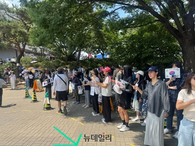 "우리를 극우로 몰아가는 것이 안타깝다 … 기본 주권이 침해된 매우 심...

"헌법에도 명시된 국민의 기본 주권이 침해당한 심각한 사태다. 언