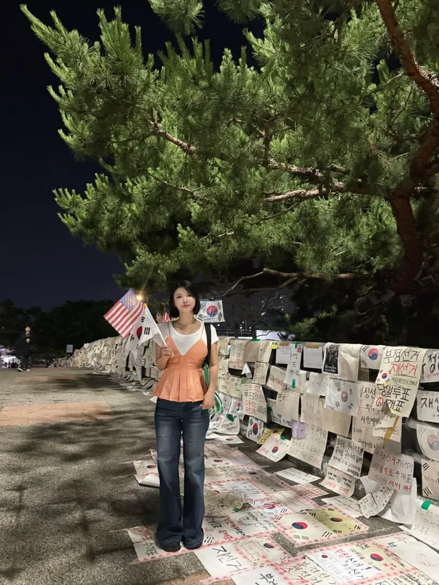 오늘도 저녁~새벽 지킴이 완료!

나 여기 지날갈 때마다 멈춰서서 하나씩 읽어 보는데
사람들의 애통함이 그대로 느껴져서 진짜로 울었어…
오늘도 