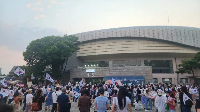 오늘도 조용히 부정선거 재선거 당일투표 수개표만 외치다가 간다🙄
야근한 다음날은 역시... 무리가 있긴하지만... 공산국가가 되어버리면 이렇게