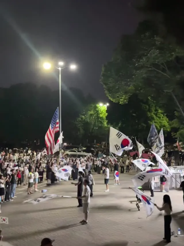 6월 17일 수요일
밤 9시40분
올림픽공원 실시간입니다￼ 🇰🇷