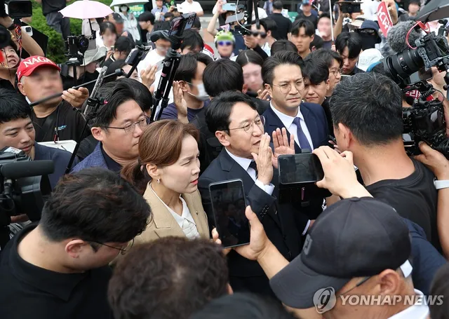 정치·종교색 짙어진 잠실 봉쇄시위…'윤 어게인'에 내부충돌도(종합)

(서울=연합뉴스) 한지은 윤민혁 기자 = 13일차를 맞이하며 장기화한 잠실