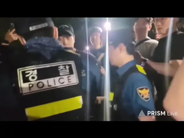 경찰이 아니었구나
그래서 그렇게 
할아버지를 질질 끌고
사람들을 밟았구나