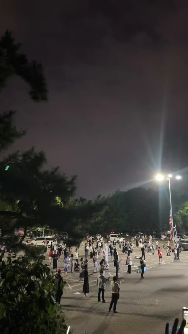 동네에서 일어나고있는데 사람들은 잘 모르더라😭
이게 가장 속상함

오늘도 23:30-01:00 까지 있다가 왔음🇰🇷

자해사건이 있어서 자