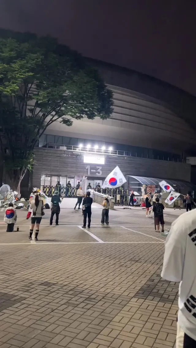 동네에서 일어나고있는데 사람들은 잘 모르더라😭
이게 가장 속상함

오늘도 23:30-01:00 까지 있다가 왔음🇰🇷

자해사건이 있어서 자