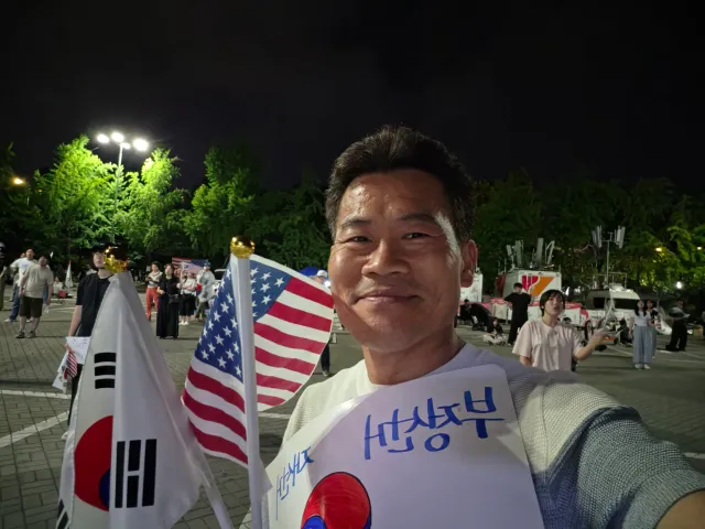 6.18. 새벽 02시 올공 현장 심정
제 2의 4.19혁명을 향한 빌드업,
새벽시간 사람이 줄어들지만
난 믿는다. 청년들의 저력과 자유를 향한