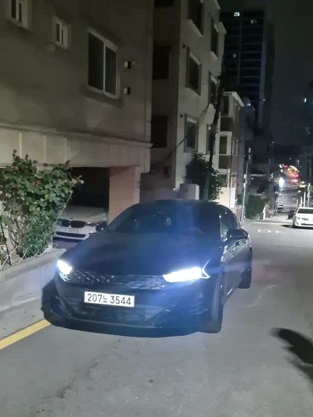새벽 3시 반. 늦은 시간 임에도 올공에서 집까지 데려다주셔서 감사합니다! 😉 셀프 내향인(?) 애국청년 덕분에 무사히 편하게 집에 올 수 있