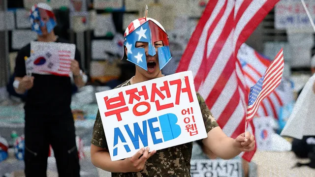 정치·종교색 짙어진 잠실 봉쇄시위…'윤 어게인'에 내부충돌도

연합뉴스 취재를 종합하면 17일 오후 8시 기준 서울 송파구 올림픽공원 핸드볼경기