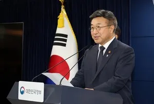 윤호중 "참정권 침해 철저 규명…불법행위 엄정 대응"

윤호중 행정안전부 장관이 제9회 전국동시지방선거 과정에서 발생한 국민참정권 침해 사태와 