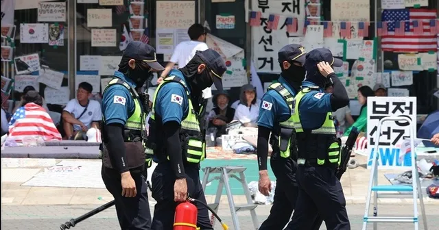 잠실 개표소 시위 현장서 30대 남성 흉기로 자해

경찰에 의해 제지된 후 병원 이송…생명에 지장 없어