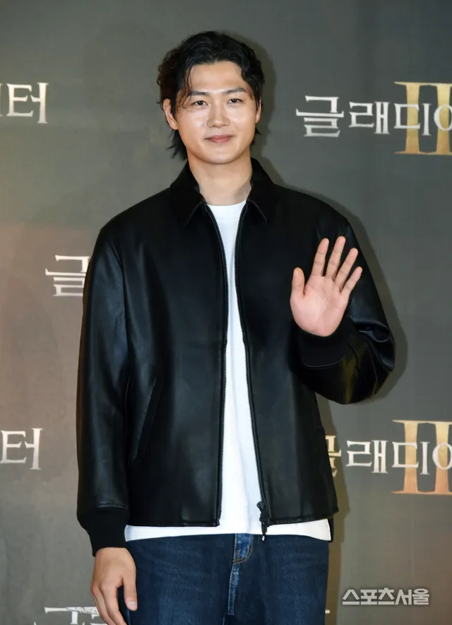 ‘하이브도 접었다’…오상욱도 당한 잠실 봉쇄, 피해는 어디까지

남의 칼 들고간 오상욱이 끝 아니었다…공연계까지 번진 잠실 봉쇄 후폭풍 [스포츠