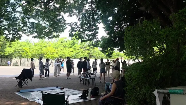 10시 53분 현재, 올공에 찬송가 부르러 오신 분들도 계셔요 부디 저분들을 비롯한 이곳에 나온 모두를 보호해 주시길