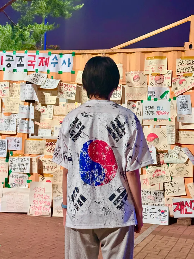 잠실 12일차로 자리하고 었습니다
6시에퇴근하고 9시에 올공을 도착해서
부정선거 재선거 당일투표 수개표를 외쳤습니다!
그러나,아직 주변에선 시선