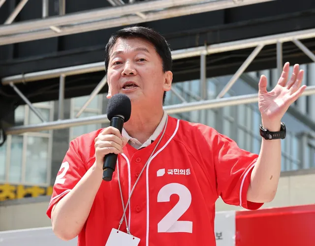 안철수 "선관위, '올공 시위' 숨어서 구경 중… 나와서 결자해지해야"

(선관위 용지 부족 사태) 안철수 국민의힘 의원은 중앙선거관리위원회의 