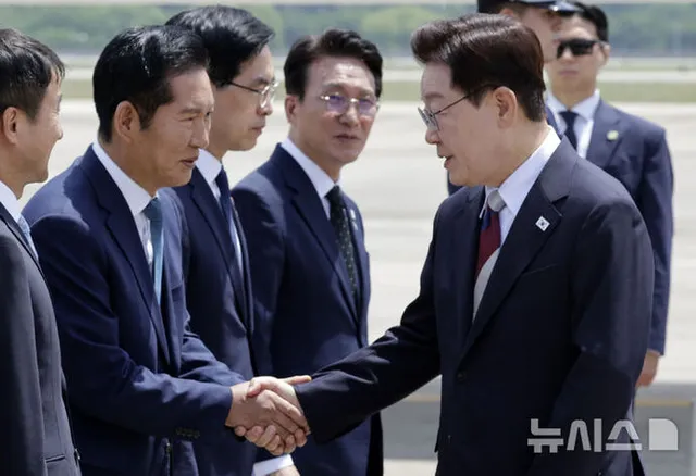 이재명 대통령, 유럽 순방 마치고 귀국..김민석·정청래 등 영접

유럽 순방을 마치고 귀국한 이재명 대통령이 18일 오전 경기 성남 서울공항에 