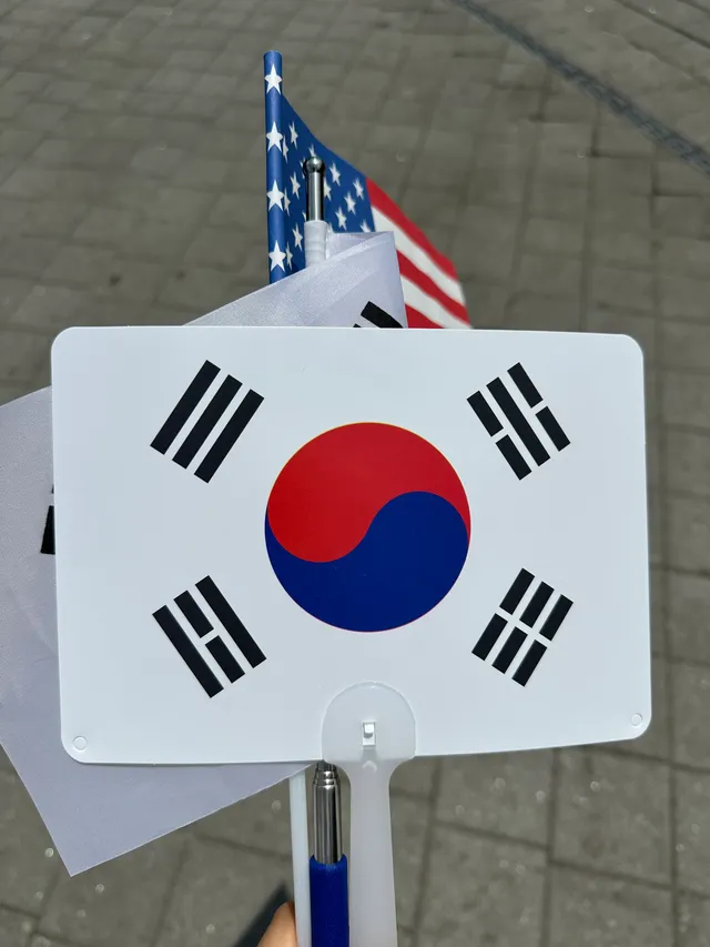 너무 더워서 오늘은 부채 획득
진짜 다 모자쓰고 오세요 
아기들은 오지마요ㅠㅠ