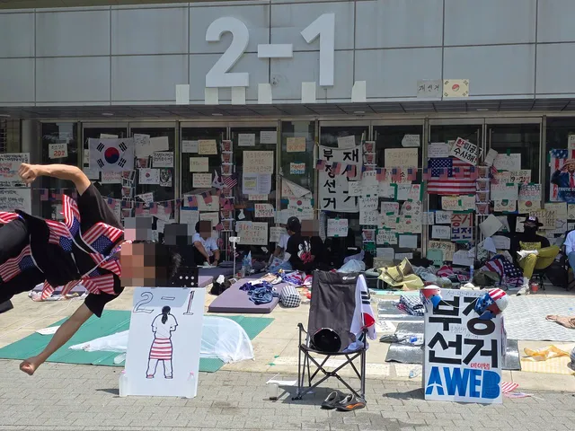 ‘올공 시위’ 14일차, 자해에 경찰서 폭파 협박까지…부정선거론에 잠...

14일차로 접어든 잠실 올림픽공원 핸드볼경기장 봉쇄 시위 현장에서 