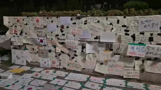 6월 17일
올림픽공원은 구석구석 다녀봐야 함!
저기에 적힌 문구들을 보다 보면 저절로 2차 계몽도 가능함! 부정선거를 외쳐서 올림픽공원에 안 