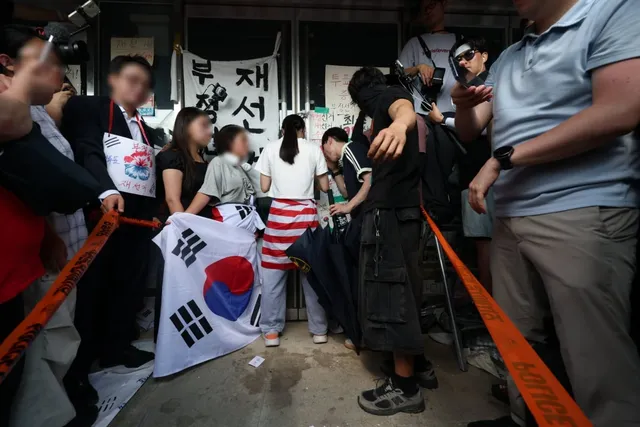 "계좌 열리면 말해달라"…'올다르크' 향한 후원 움직임

"계좌 열리면 말해달라"…'올다르크' 향한 후원 움직임, 황교안 "그녀가 뭘 잘못했나…