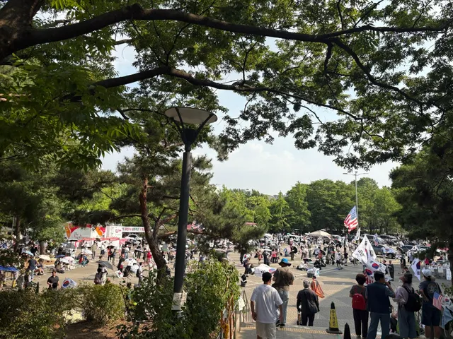 2026.06.18 15:44

아직 집에 안 갔습니다…
집가면 졸리긴 하지만 올공분리증 있어서
안 자고 계속 쓰레드보게 되더라구요..

나라 