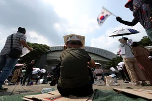[포토] 뙤약볕 아래 외침

[천지일보=남승우 기자]6.3 지방선거 투표용지 부족 사태 규탄 ‘참정권 집회’가 14일째 이어지는 가운데 18일 