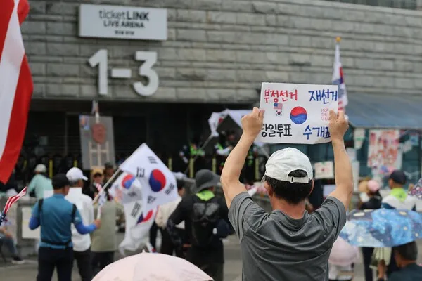 선관위 소청 350건·국조 착수·개표소 시위 14일째···'6·3 선거 사태...

6·3 지방선거 투표용지 부족 사태가 보름째 대한민국 정치를