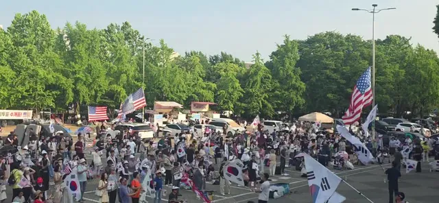 목요일 오후 5시 40분.
폭염을 넘어선 애국의 함성
목사님 두 분과 함께~🇰🇷🇰🇷