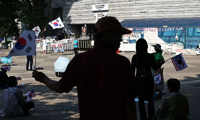 내부 충돌·자해소동… ‘무법지대’ 개표소 시위

6·3 지방선거 투표용지 부족 사태로 촉발된 서울 송파 올림픽경기장(핸드볼경기장) 개표소 봉쇄 