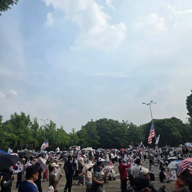 6.18 밤 19시30분

비록 내가 여기서 하는건 대가리수 채워주는 거 밖에 없지만 그래도 8번 찍었으면 잘하고 있는거 맞지?

뭐해 친구들 