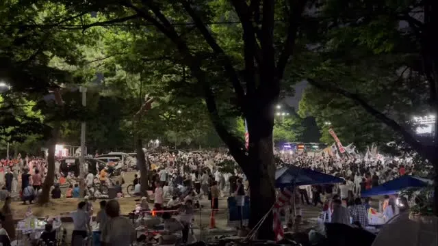 6.18 21:00 올공 1-3 현재상황
오늘도 애국시민분들 에너지 넘치는 현장 
현장에있으면 눈물날때가 많습니다
잠실 올공 민주화 운동 많이 