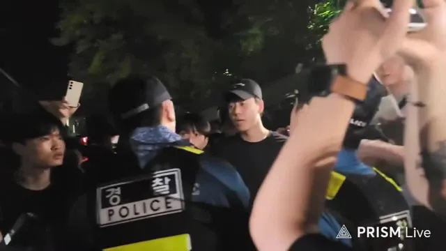 ㅋㅋㅋㅋㅋㅋㅋ 공안 하다가 와서 우리나라 경찰도
막 무력으로 다 패버릴 수 있을거라고 생각하고 만만하게 왔지?