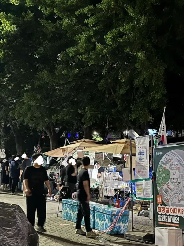 이게 진짜 예술이다.

화려한 전시도, 거장의 작품도 아니다.

자신이 믿는 가치를 지키기 위해 모인 시민들의 목소리, 그리고 그 목소리가 남긴
