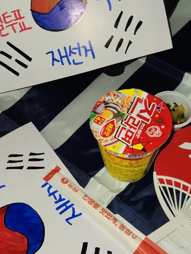 시민 한 사람으로서
작은 목소리라도 보태고 싶어 현장에 나갔습니다.
이렇게 많은 인원이 모였는데도 질서정연했던 모습에 놀랐어요.
자원봉사자분들께