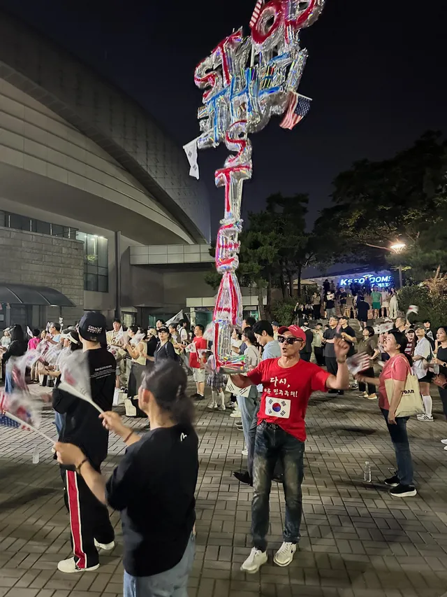 오늘도 촬영 끝나자마자 포천에서 올림픽공원으로!!!
내가 만든 피켓 넘 맘에 들어..
코팅해 주겠어 🇰🇷🔥🔥