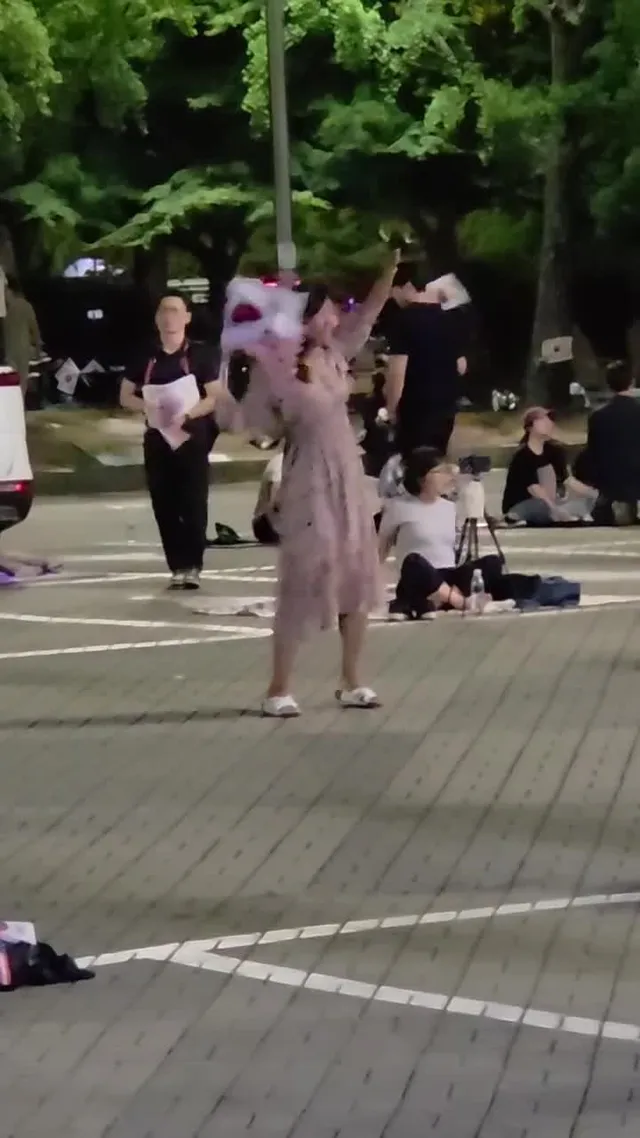 새벽반🇰🇷
애국자 누님오셨다🔥🔥🔥🔥
불타오르네🫡🇰🇷
