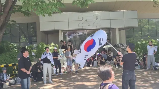 오후 12시 10분
올림픽공원 핸드볼경기장
2-2 출입구입니다.