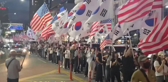 애국의 도시
보수의 심장 대구..
너무 멋있어서 눈물나려고한다..
한미동맹 화이팅!
한미공조 국제수사 aweb을 수사하라!!
개씨발멸공