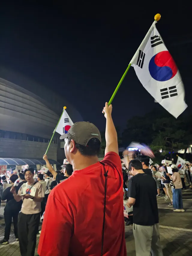 나 쫌 궁금한게 있음..

멸공 이라는 구호는 너무 좋은데...
왜 갑자기 개씨발멸공 으로 바뀐 이유가 뭐야.?

왜 멸공이라는 단어 앞에 그닥