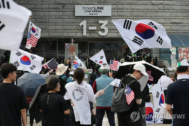봉쇄 누가 뚫었나…경찰, 잠실개표소 지하로 무단침입 정황 수사

(서울=연합뉴스) 윤민혁 기자 = '투표용지 부족 사태'로 보름째 봉쇄 시위가 