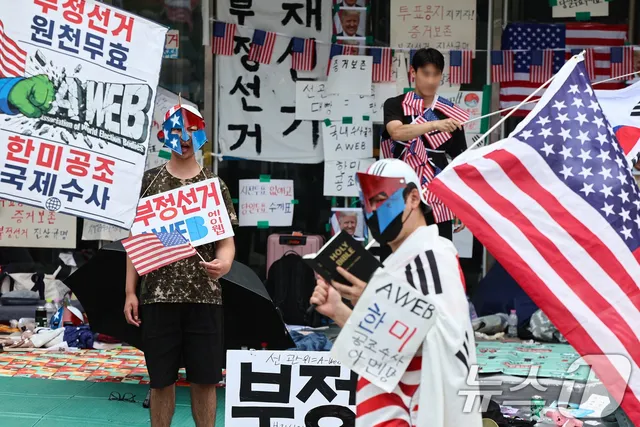 "짱다르크" "프락치"…가짜뉴스·혐오 뒤덮은 올공 시위의 '군중심리'

전문가 "불확실한 상황일수록 정치적 음모·혐오 감정서 원인 찾아" "중국