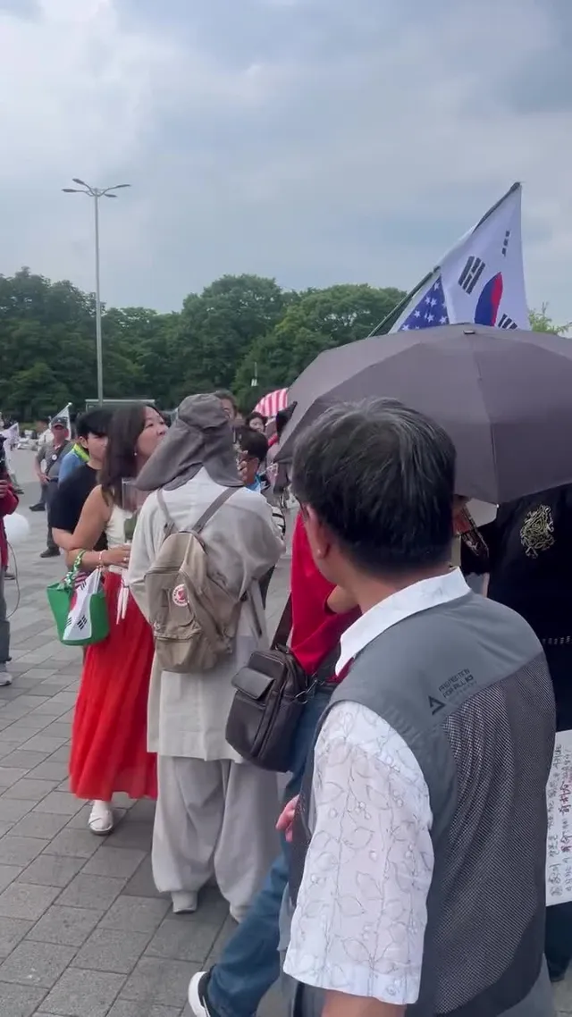 실시간 ‘올공’ 상황

우리 ‘올공’의 분홍치마 애국 열사 누군지 아시죠 ? 

애국자 인지는 모르겠습니다.