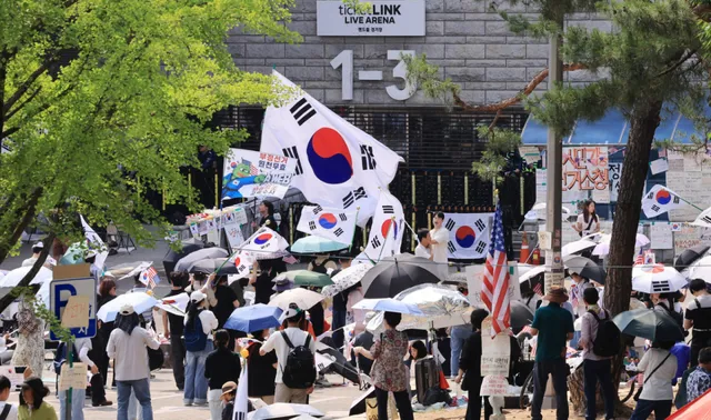 누가 봉쇄 뚫고 내부 촬영했나…잠실 개표소 지하 무단침입 수사

6·3 지방선거 투표용지 부족 사태로 집회가 이어지는 송파구 올림픽공원 핸드볼경