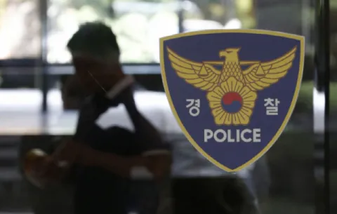 "송파경찰서 무기고 털자" 댓글 쓴 20대 자수… "실제 행동 없어도 범죄...

경찰. 연합뉴스
				
			잠실 개표소 봉쇄 시위를 대응하