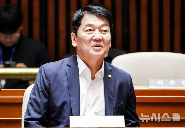 안철수 "장동혁, 당 쇄신안 마련해야…힘에 부친다면 결자해지"

[서울=뉴시스]하지현 기자 = 안철수 국민의힘 의원은 19일 장동혁 대표를 향해