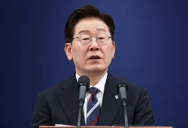 [G7·유럽 순방 결산]②李대통령, 선관위에 ‘원포인트 개헌’ 압박… ...

이 대통령, 선관위 개혁 위해 ‘원포인트 개헌’ 예고 전당대회 정