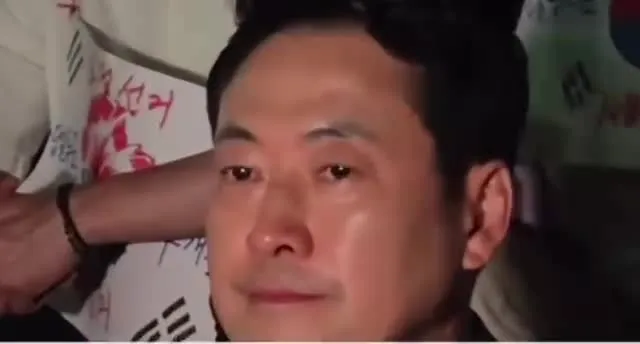 in 올공
장동혁대표님 
근데
아까부터 자꾸 우시는거에요~?
왜 우세요 😭 
출처는 Bj톨