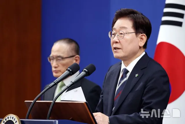 [전문]이재명 대통령, 유럽순방 성과 브리핑 후 일문일답

[서울=뉴시스]신재현 기자 = 이재명 대통령은 19일 청와대 춘추관에서 유럽 순방과 